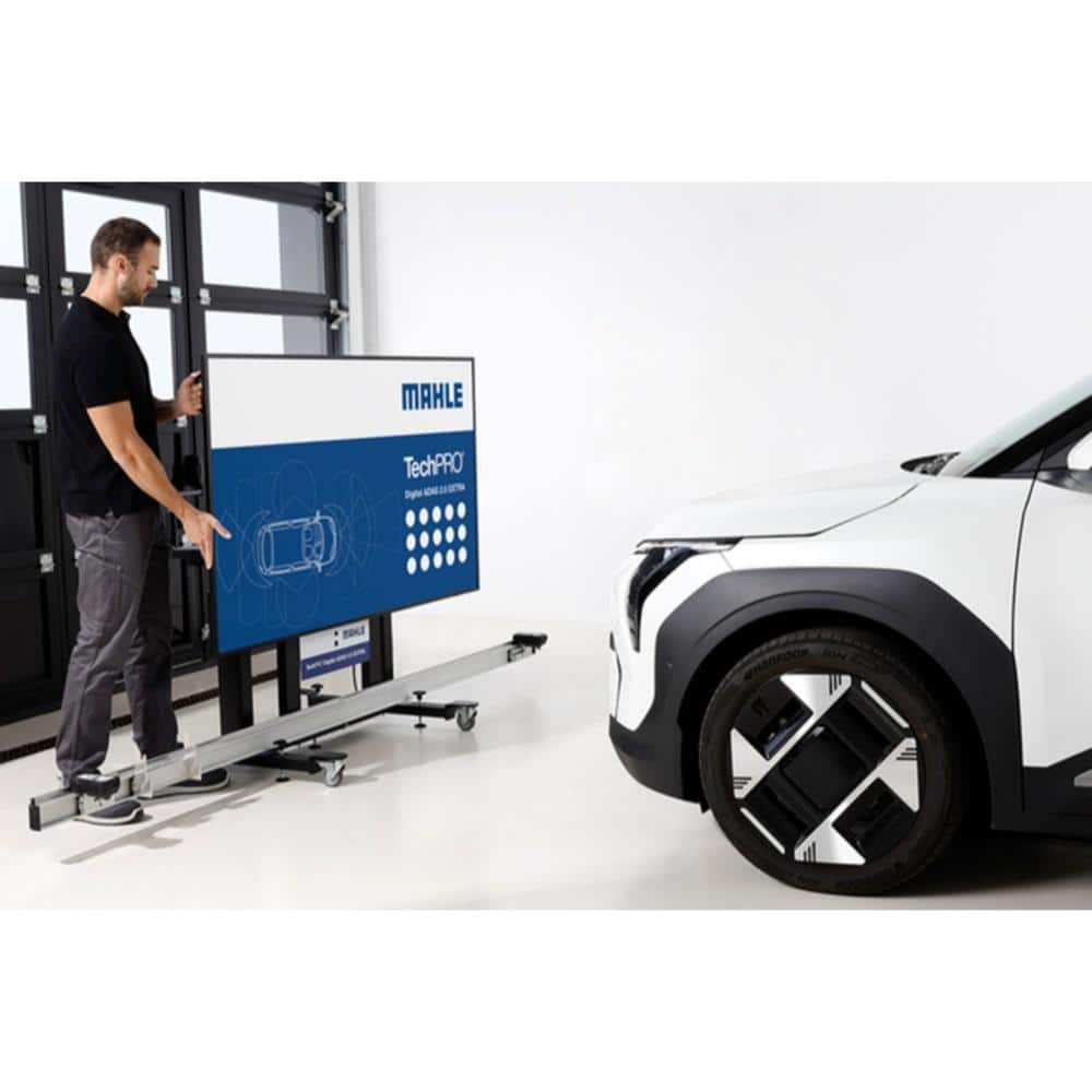 جهاز معايرة أنظمة مساعدة السائق TechPRO® Digital ADAS 2.0 EXTRA من MAHLE | شاشة 75 بوصة وهيكل عملاق للشاحنات